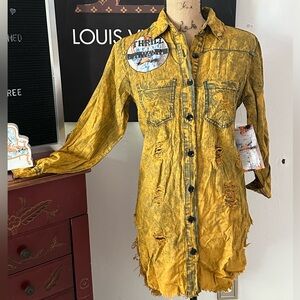 🆕Thrill Jeans Distressed Shirt